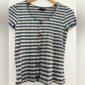 NWOT American Eagle short sleeve blouse size M, light blue,cream, yellow stripes